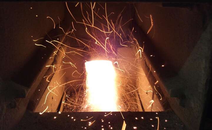 Spalanie biomasy może doprowadzić do uszkodzenia pieca na pellet / autor: Pixabay