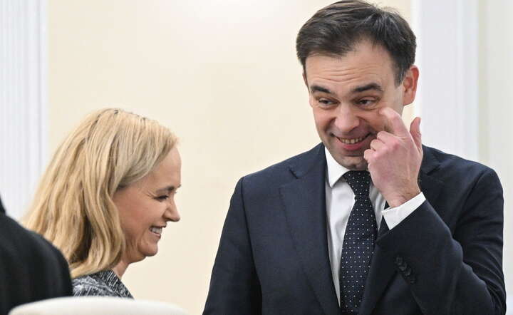  Minister finansów i gospodarki Andrzej Domański (P) i minister zdrowia Jolanta Sobierańska-Grenda (L) na posiedzeniu rządu / autor: PAP/Radek Pietruszka