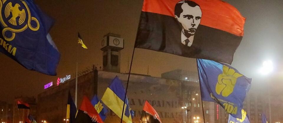 Flaga ukraińskich nacjonalistów / autor: wikimedia commons/All-Ukrainian Union «Freedom»/CC-BY-3.0