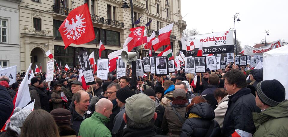 Trzecia rocznica tragedii smoleńskiej, Warszawa, 10 kwietnia 2013 roku. Obchody współorganizowane przez PiS to miejsce upamiętnienia wszystkich ofiar, bez względu na ich przynależność polityczną. Fot. wPolityce.pl