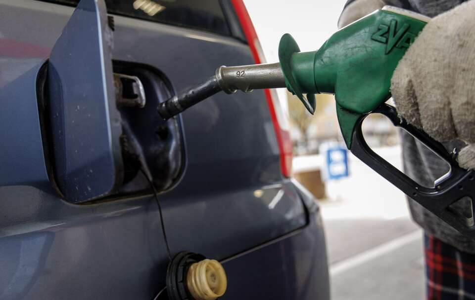 Nietypowa forma kampanii! Duńska partia sprzedawała tanie paliwo