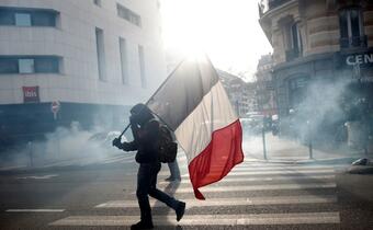Francuzi zaostrzają akcję strajkową