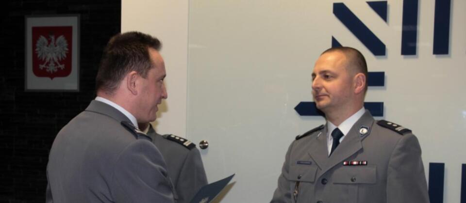 Inspektor Robert Nowakowski po prawej / autor: Zespół Prasowy KWP w Krakowie/malopolska.policja.gov.pl