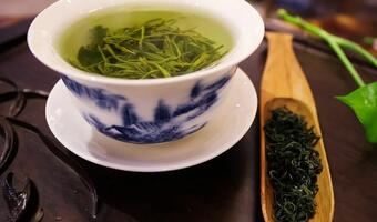 Ten składnik zielonej herbaty może chronić przed COVID-19!