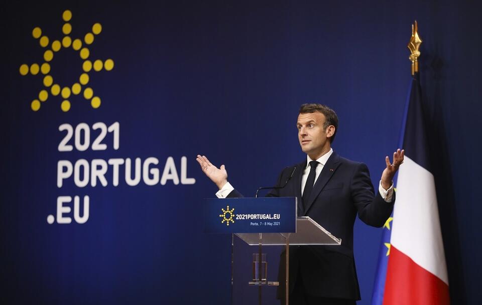 Prezydent Emmanuel Macron podczas szczytu UE w Porto / autor: PAP/EPA