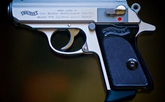 Pistolet Bonda wart... 256 000 dolarów!