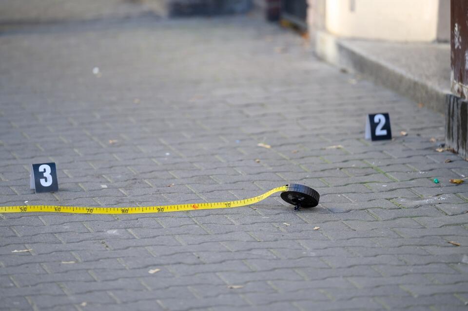  Miejsce ataku nożownika w rejonie skrzyżowania ulic Łukaszewicza i Karwowskiego na poznańskim Łazarzu / autor: PAP/Jakub Kaczmarczyk