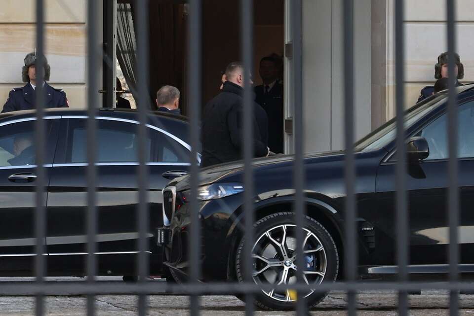 Donald Tusk przybył na spotkanie z prezydentem Nawrockim