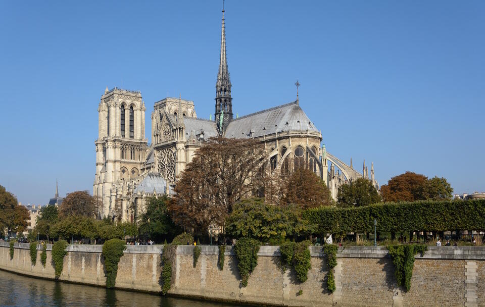 Katedra Notre Dame przed pożarem / autor: wikimedia.commons: Uoaei1/10 October 2015/https://creativecommons.org/licenses/by-sa/4.0/