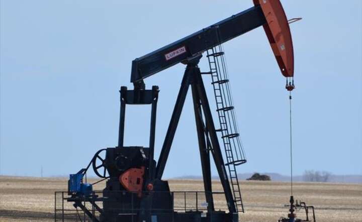 Rynek ropy jest "uwikłany w konflikt" między wzrostem zapasów a ryzykiem spowolnienia popytu na świecie  / autor: Pixabay