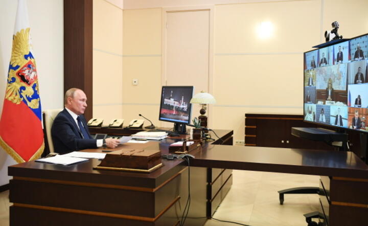 Prezydent Rosji Władimir Putin wziął udział w spotkaniu rządu na temat sytuacji epidemiologicznej / autor: PAP/EPA