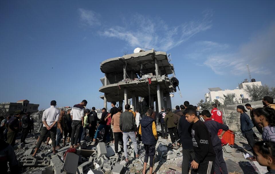 Zniszczenia w Strefie Gazy / autor: PAP/EPA/MOHAMMED SABER