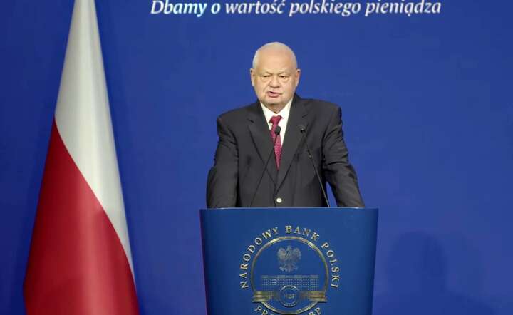 Prezes NBP prof. Adam Glapiński na konferencji prasowej, 5 lutego 2026 / autor: YT @nbppl - screen