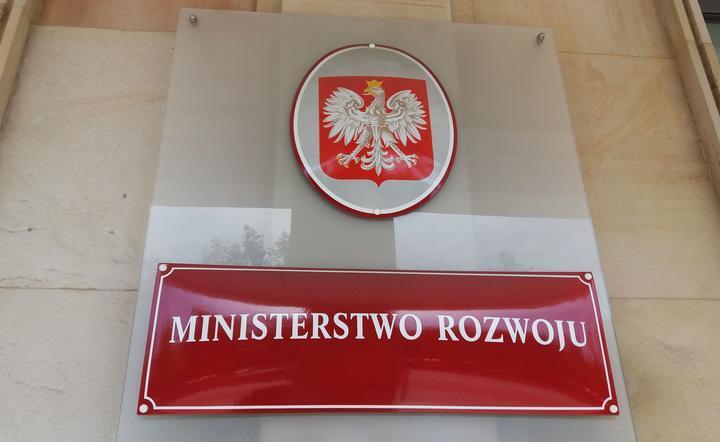 szyld Ministerstwa Rozwoju / autor: wgospodarce.pl