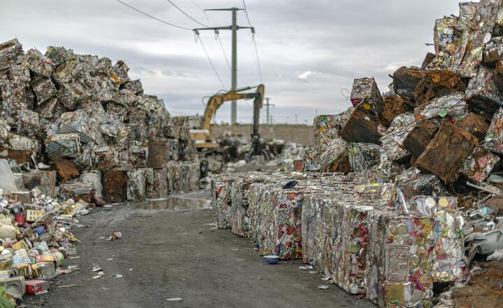 NFOŚiGW podpisał 30 umów na wsparcie przy likwidacji składowisk odpadów