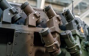 Elementy uzbrojenia na niemieckim czołgu Leopard, zdjęcie ilustracyjne / autor: Fratria