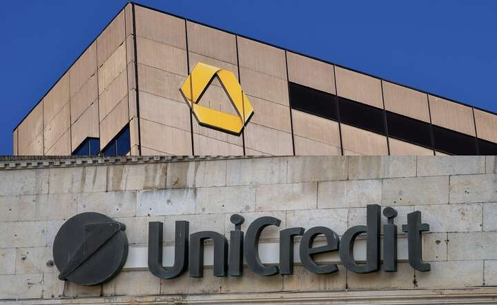 Włoski UniCredit (D) stał się największym akcjonariuszem Commerzbanku (G) i chce przejąć nad nim  kontrolę / autor: Pixabay / Fratria