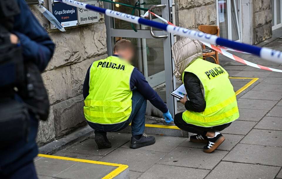Atak na biuro PO. Użyty został koktajl Mołotowa?