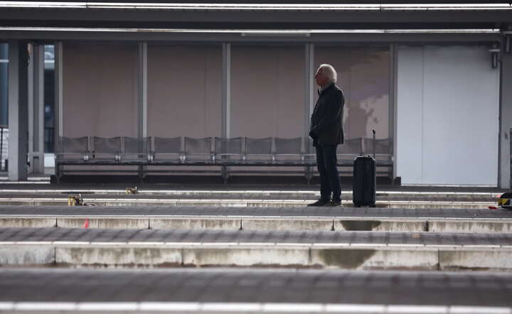 Opustoszały dworzec w Monachium / autor: Fot. ANNA SZILAGYI/EPA/PAP