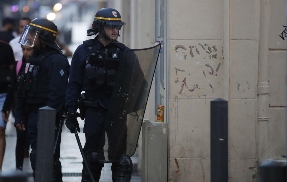 Marsylska policja aresztowała rabujących sklepy