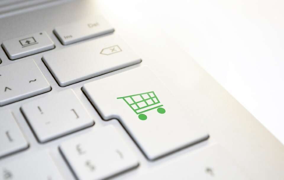 Ciekawe badanie! 77 proc. Polaków kupuje online co miesiąc