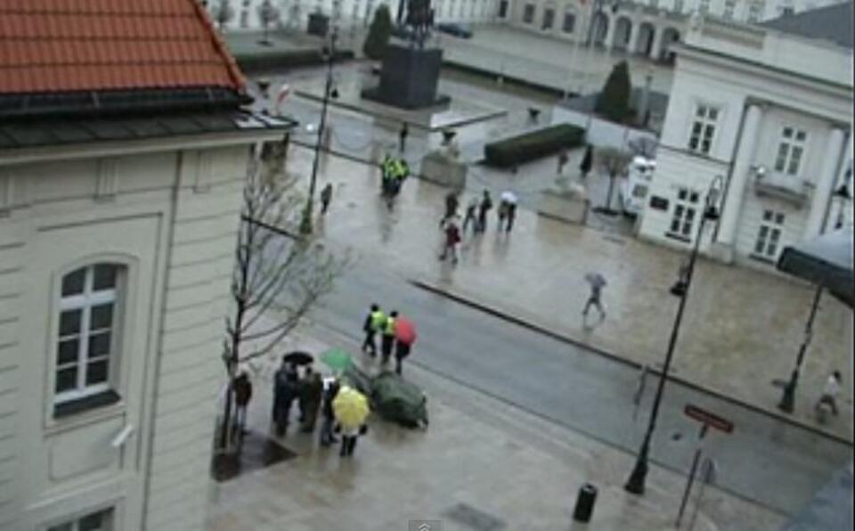 Protest Solidarnych 2010 przed Pałacem Prezydenckim, 11 kwietnia 2011 r., godz. 18