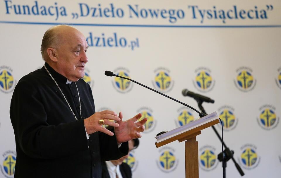 Metropolita warszawski kardynał Kazimierz Nycz na konferencji naukowej "Polska, Ukraina, Europa" / autor: PAP/Tomasz Gzell