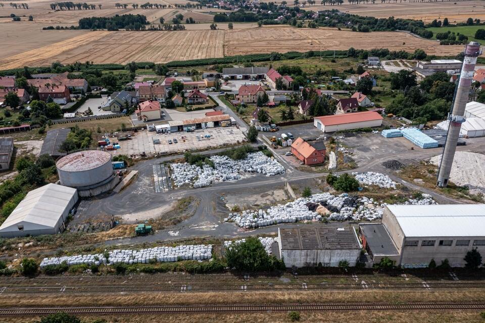 Nielegalne wysypisko śmieci w miejscowości Jawor na Dolnym Śląsku. / autor: PAP/Maciej Kulczyński 