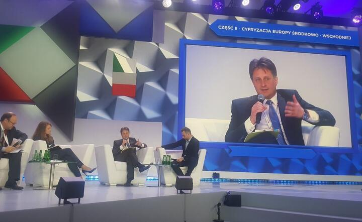 Wiceminister cyfryzacji Krzysztof Szubert w trakcie panelu, fot. Twitter/MC