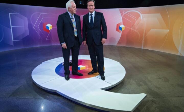 Premier David Cameron (z prawej) w studiu BBC w trakcie audycji przed referendum, fot. PAP/ EPA/STEFAN ROUSSEAU
