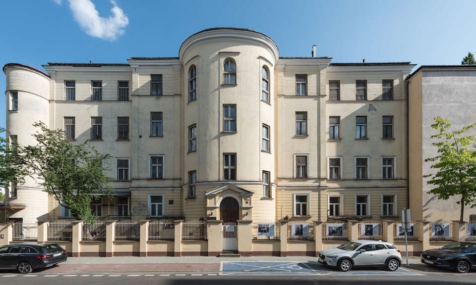 Budynek dawnego Szpitala Dziecięcego Bersohnów i Baumanów w Warszawie, siedziba Muzeum Getta Warszawskiego / autor: wikimedia Commons/ Adrian Grycuk CC BY-SA 3.0 PL 