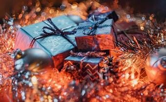 Naukowcy: Dawanie prezentów obniża ciśnienie krwi i tętno!