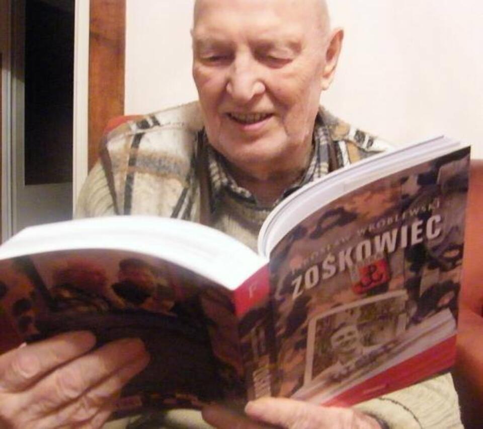 Fot. Facebook / "Halicz" ogląda jeden z pierwszych egzemplarzy "Zośkowca" 