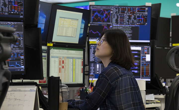 Sala operacyjna Hana Bank w Seulu (Korea Południowa) / autor: PAP/ EPA/JEON HEON-KYUN