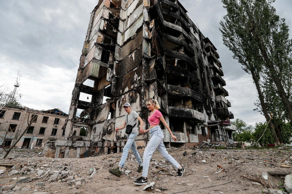 Zniszczenia po rosyjskim ostrzale w Borodziance w obwodzie kijowskim. / autor: PAP/Viacheslav Ratynskyi