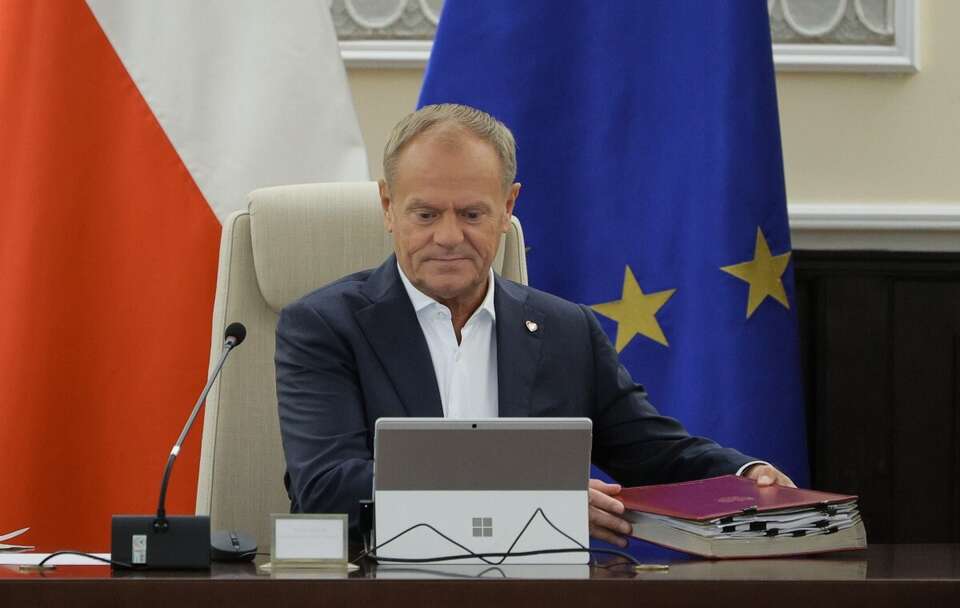 Premier Donald Tusk przed posiedzeniem rządu w KPRM w Warszawie / autor: PAP/Paweł Supernak