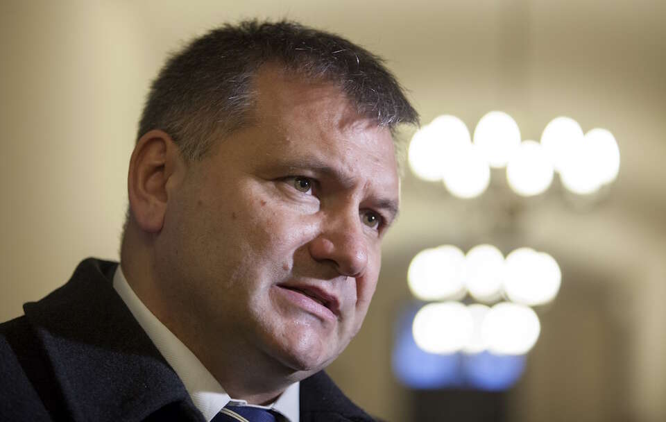 Minister sprawiedliwości Waldemar Żurek ubolewa na stanem polskiego sądownictwa, które sam wprowadził w chaos.  / autor: Fratria