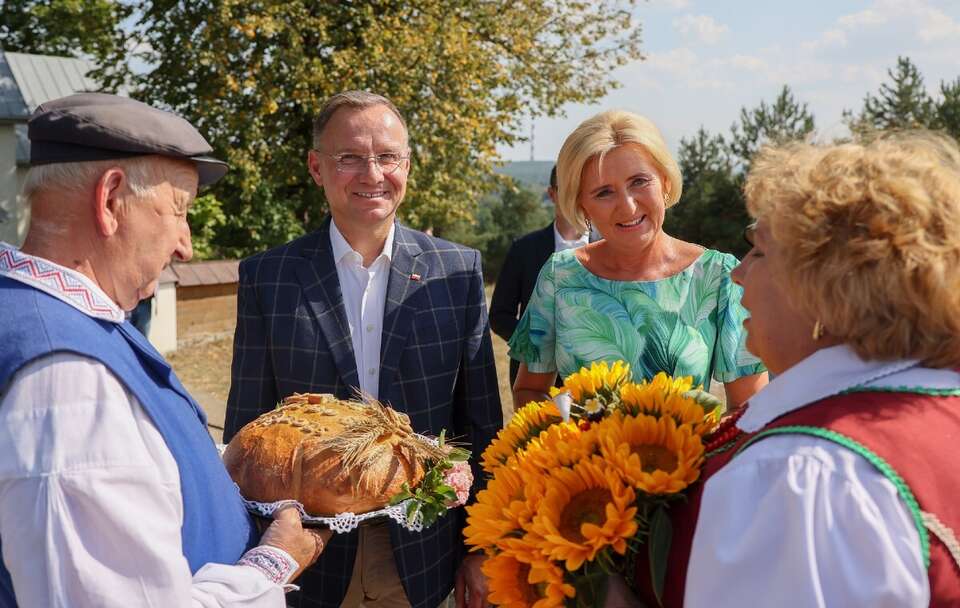 Parę Prezydencką powitano chlebem i solą / autor: Marek Borawski/KPRP