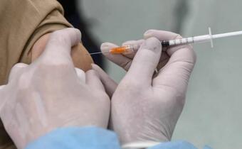 Ekspert: Doniesienia o nowych wariantach powinny mobilizować nas do szczepień