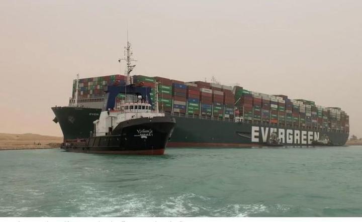 Blokada Kanału Sueskiego wciąż wpływa na światową żeglugę