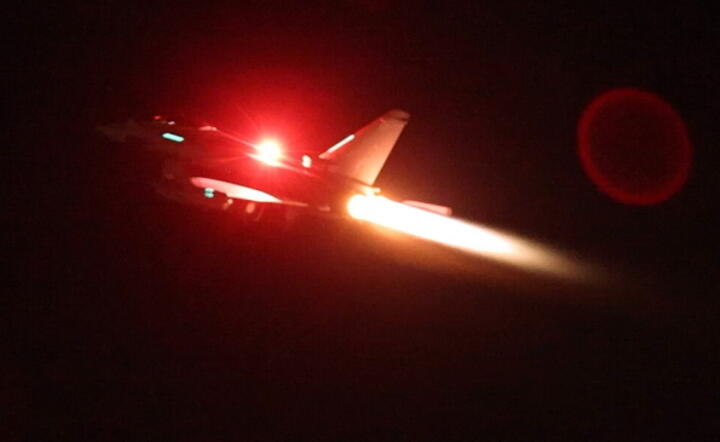 Samolot RAF Typhoon startuje do misji bojowej w Jemenie / autor: PAP/EPA/SGT LEE GODDARD/BRITISH ROYAL AIR FORCE