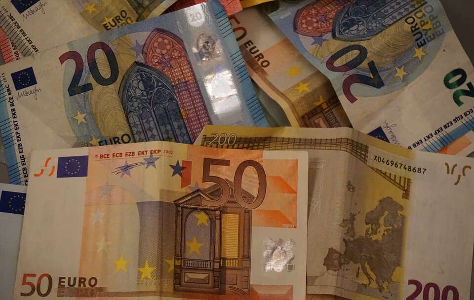 SONDAŻ. Polacy nie chcą euro. Zdecydowana przewaga