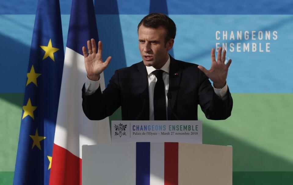 Prezydent Emmanuel Macron  / autor: PAP/EPA