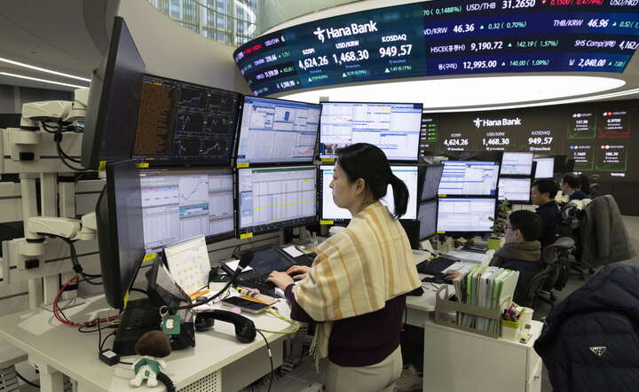 Na parkietach azjatyckich dominuje zieleń -  koreański indeks KOSPI rośnie o 0,4 proc. / autor: PAP/EPA/JEON HEON-KYUN