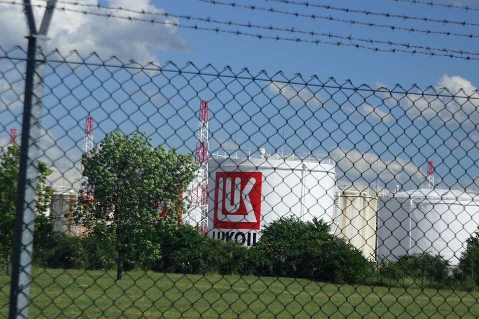 Łukoil musi gwałtownie sprzedać swoje udziały za granicą