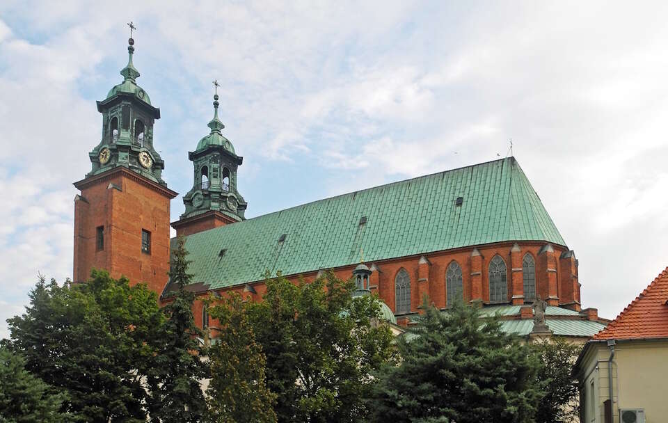 Archikatedra gnieźnieńska  / autor: wikimedia.commons: SchiDD/https://creativecommons.org/licenses/by-sa/4.0/
