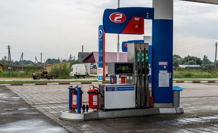 Codziennością w Rosji stały się braki paliwa na stacjach benzynowych. ZDJĘCIE ILUSTRACYJNE - stacja benzynowa w Rosji / autor: Fratria / AS