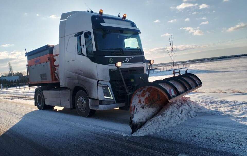Kierowcy, uważajcie! Na drogach zalega błoto pośniegowe / autor: X/@GDDKiA_Lodz