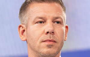 Peter Magyar / autor: © European Union, 2026, CC BY 4.0 <https://creativecommons.org/licenses/by/4.0>, via Wikimedia Commons