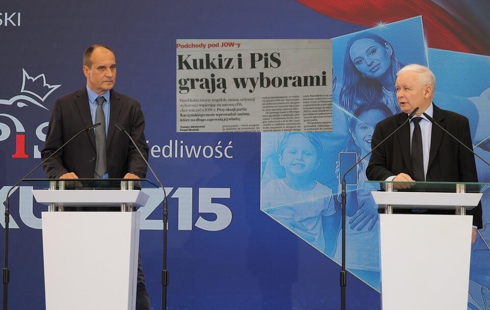 Paweł Kukiz i Jarosław Kaczyński / autor: Fratria/zdjęcie "Gazety Wyborczej"